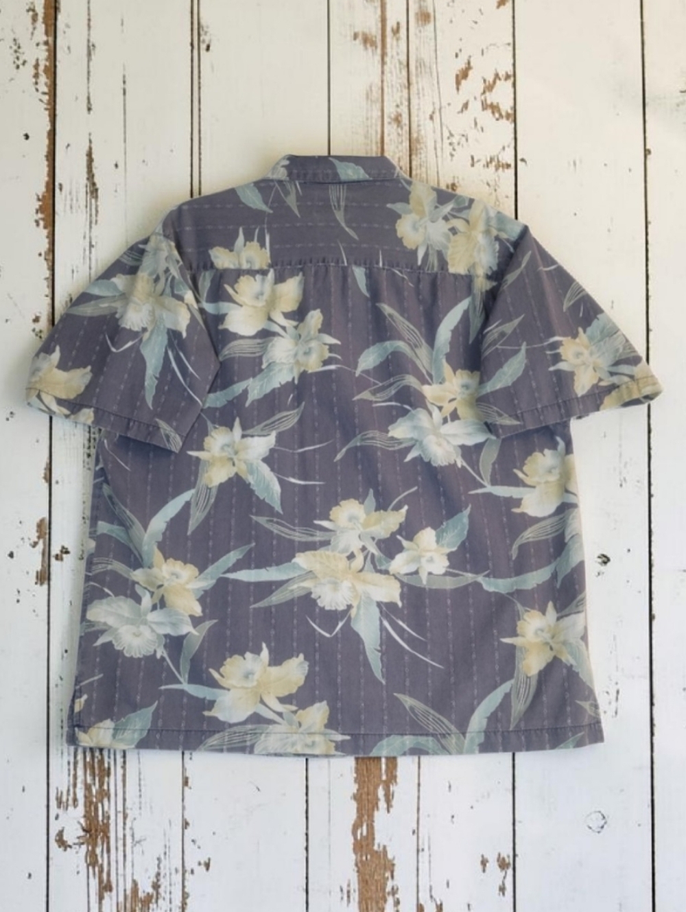 Tommy Bahama Sz-Large  Grey Floral Button Down Shirt P-P 24.5 Length 25.5